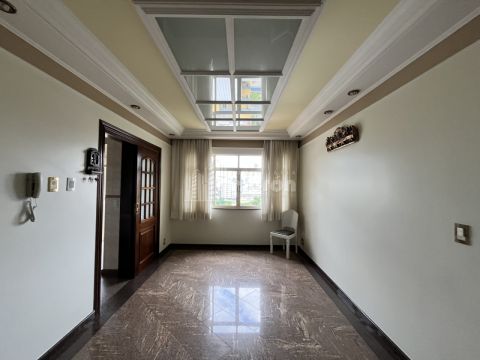 <strong>COBERTURA DUPLEX PARA ALUGAR NO CENTRO - EDIFÍCIO PAULIKI</strong>