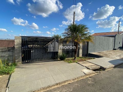 Casa à Venda No Bairro Contorno