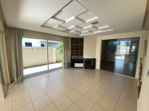 Casa  Para Alugar Em Oficinas - Cond. Veneto