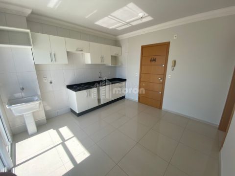 <strong>APARTAMENTO SEMI MOBILIADO PARA ALUGAR NO CENTRO</strong>