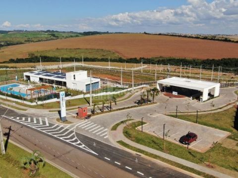 Foto Imóvel - Terreno á Venda  No Jd. Carvalho - Condomínio Jardim Alpha