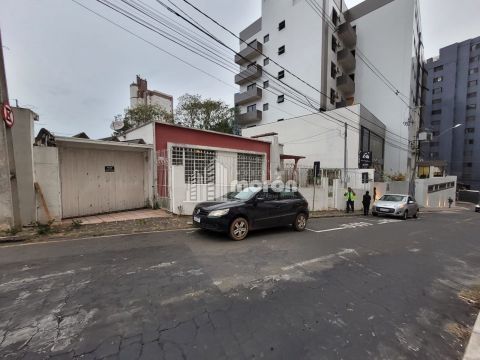 <strong>TERRENO Á VENDA NO CENTRO</strong>