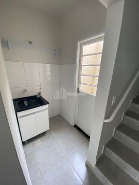 Sobrado Para Alugar Em Uvaranas - Residencial Araucária