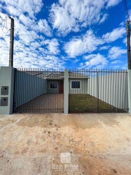 Casa Com Amplo Espaço De Terreno Em Uvaranas