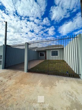 Casa Com Amplo Espaço De Terreno Em Uvaranas