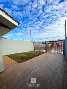 Casa Com Amplo Espaço De Terreno Em Uvaranas