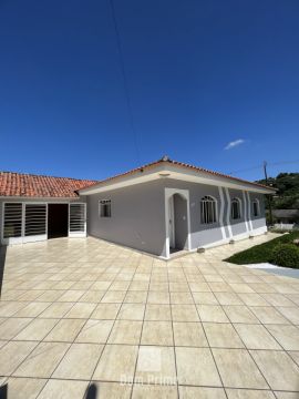 Casa De Esquina De Três Quartos Na Vila Estrela