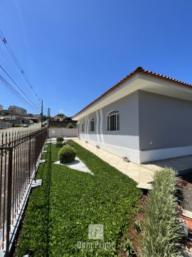 Casa De Esquina De Três Quartos Na Vila Estrela