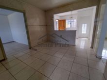 <strong>CASA COM GRANDE TERRENO - VILA RAQUEL</strong>