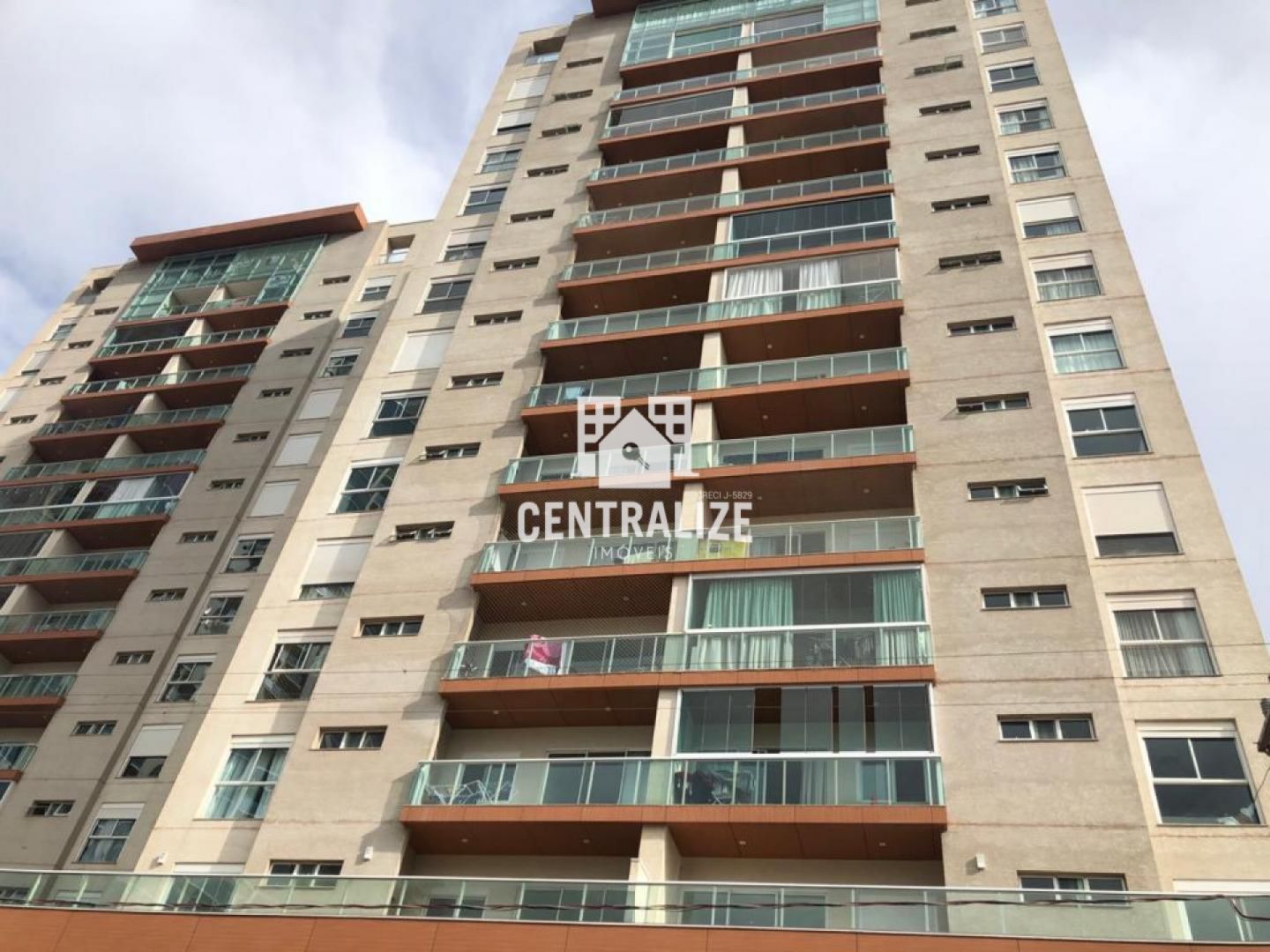 <strong>Apartamento para locação- Edifício Torres Cezanne.</strong>