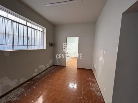 Locação- Casa Comercial Em Centro