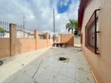 <strong>Casa em Uvaranas com quintal e Churrasqueira</strong>