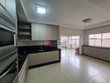 <strong>Sobrado 4 quartos 1 suíte e closet semi mobiliado em Estrela</strong>