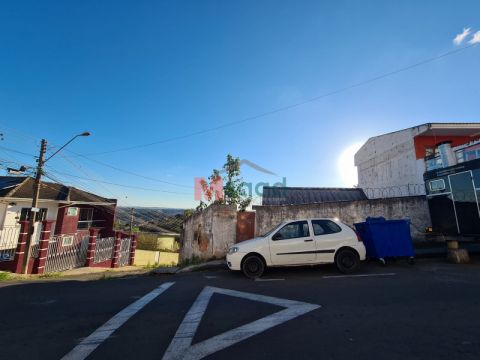 Terreno De Esquina à Venda No Centro