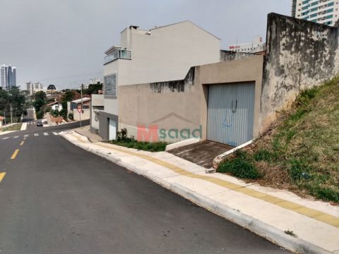 Terreno á Venda No Centro