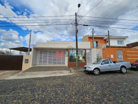 Foto Imóvel - Belíssima Residência Com 3 Suítes E Piscina à Venda Em órfãs