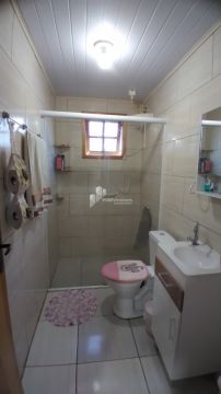 Foto Casa com 3 quartos , e mais uma casa de 2 quartos nos fundos