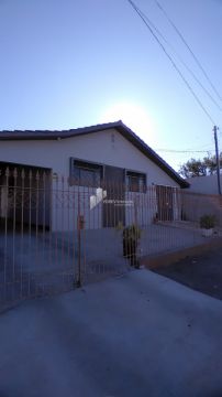 Foto Casa com 3 quartos , e mais uma casa de 2 quartos nos fundos