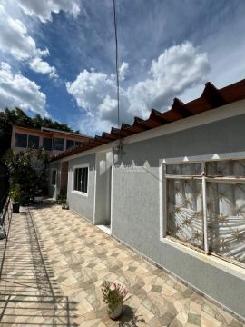 Foto Casa com 5 quartos - UVARANAS