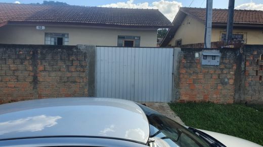 <strong>Casa com 3 dormitórios à venda em Uvaranas</strong>