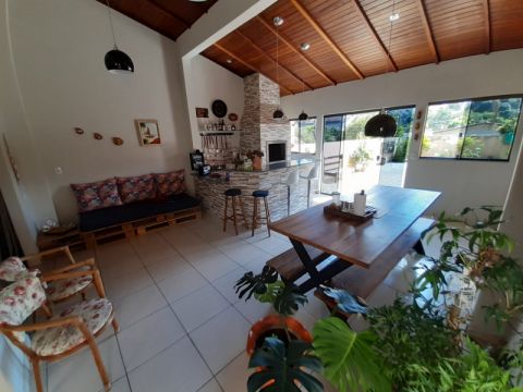 Casa Com 03 Dormitórios Na Vila Estrela