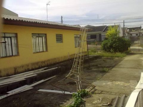 <strong>Casa com 03 dormitórios em Uvaranas</strong>