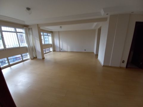 Apartamento Com 04 Dormitórios No Centro