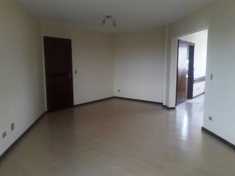 Apartamento Com 03 Dormitórios No Centro