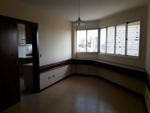 Apartamento Com 03 Dormitórios No Centro