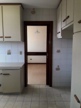 Apartamento Com 03 Dormitórios No Centro