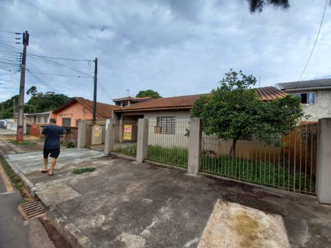 Casa Com 04 Dormitórios Em Uvaranas