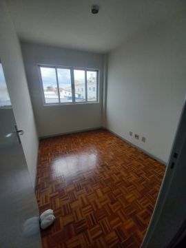 Apartamento Com 02 Dormitórios No Centro