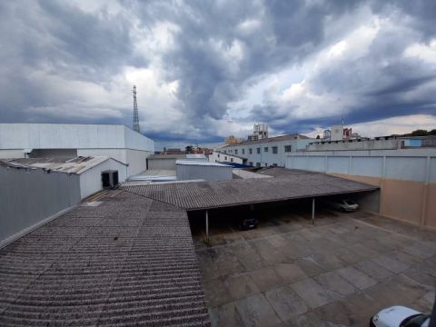 <strong>Apartamento com 02 dormitórios no Centro</strong>