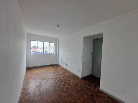 Apartamento Com 02 Dormitórios No Centro