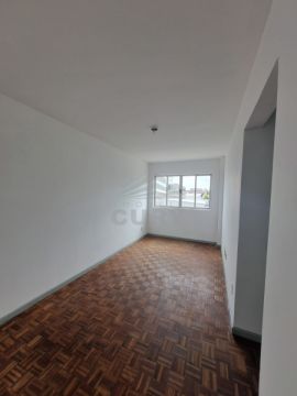 Apartamento Com 02 Dormitórios No Centro