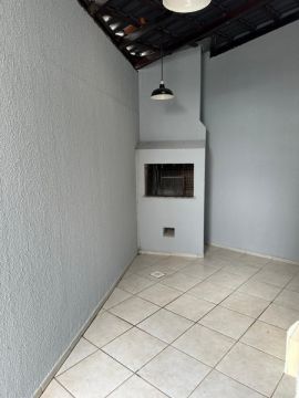 Sobrado Com 03 Dormitórios - 02 Suítes