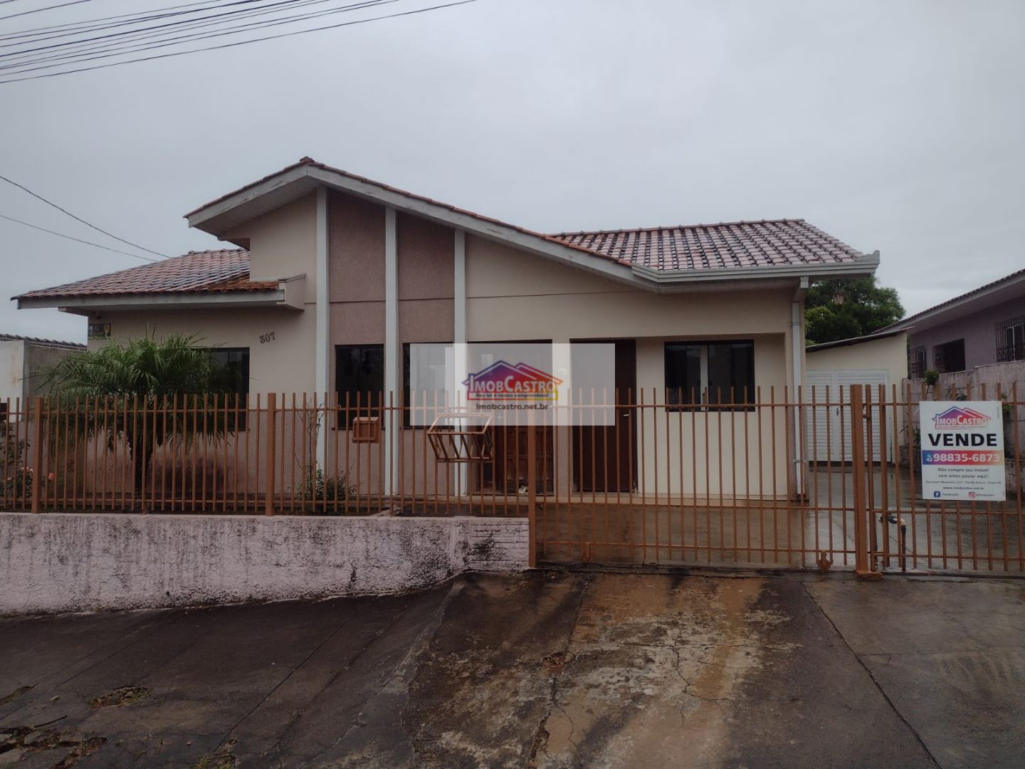 <strong>IMÓVEL COM 2 QUARTOS E TERRENO AMPLO - VILA SANTA CRUZ</strong>