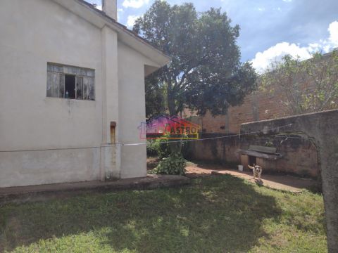 <strong>CASA DE 4 QUARTOS, POÇO E TERRENO DE 825M² - VILA SANTA CRUZ</strong>