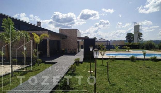 <strong>Chácara Condomínio no Casas de Campo I</strong>