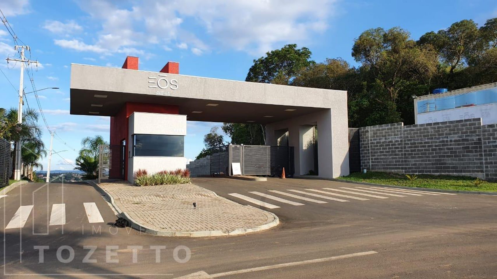 <strong>TERRENOS NO CONDOMÍNIO EOS MIRANTE- CONTORNO</strong>