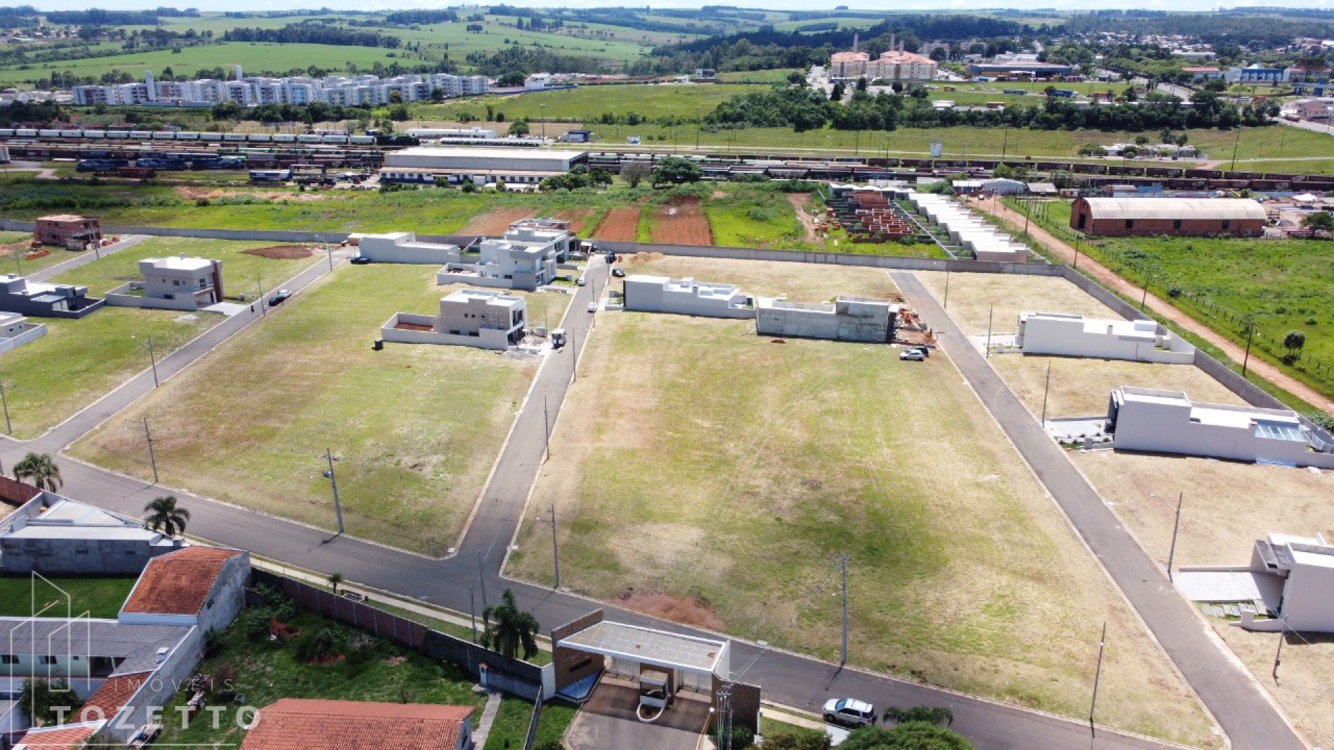 LOTE EM CONDOMÍNIO FECHADO - Foto 1