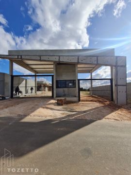 <strong>TERRENO EM CONDOMÍNIO FECHADO - VALLE DO SOL</strong>