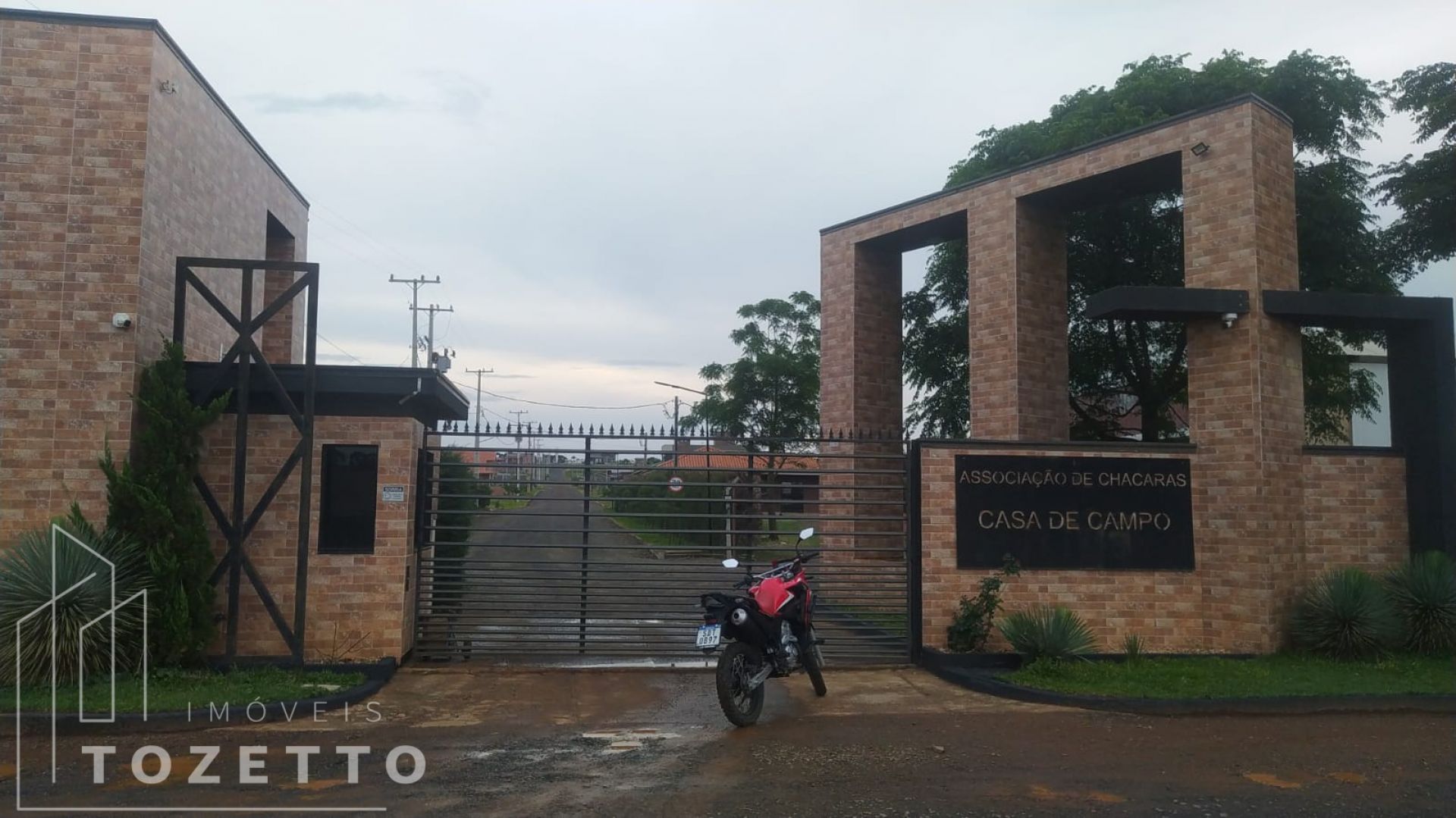 <strong>Chácara Condomínio no Casas de Campo I</strong>