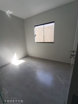 <strong>Casas com 3 quartos e PASSAGEM LATERAL no Jardim Veneza</strong>