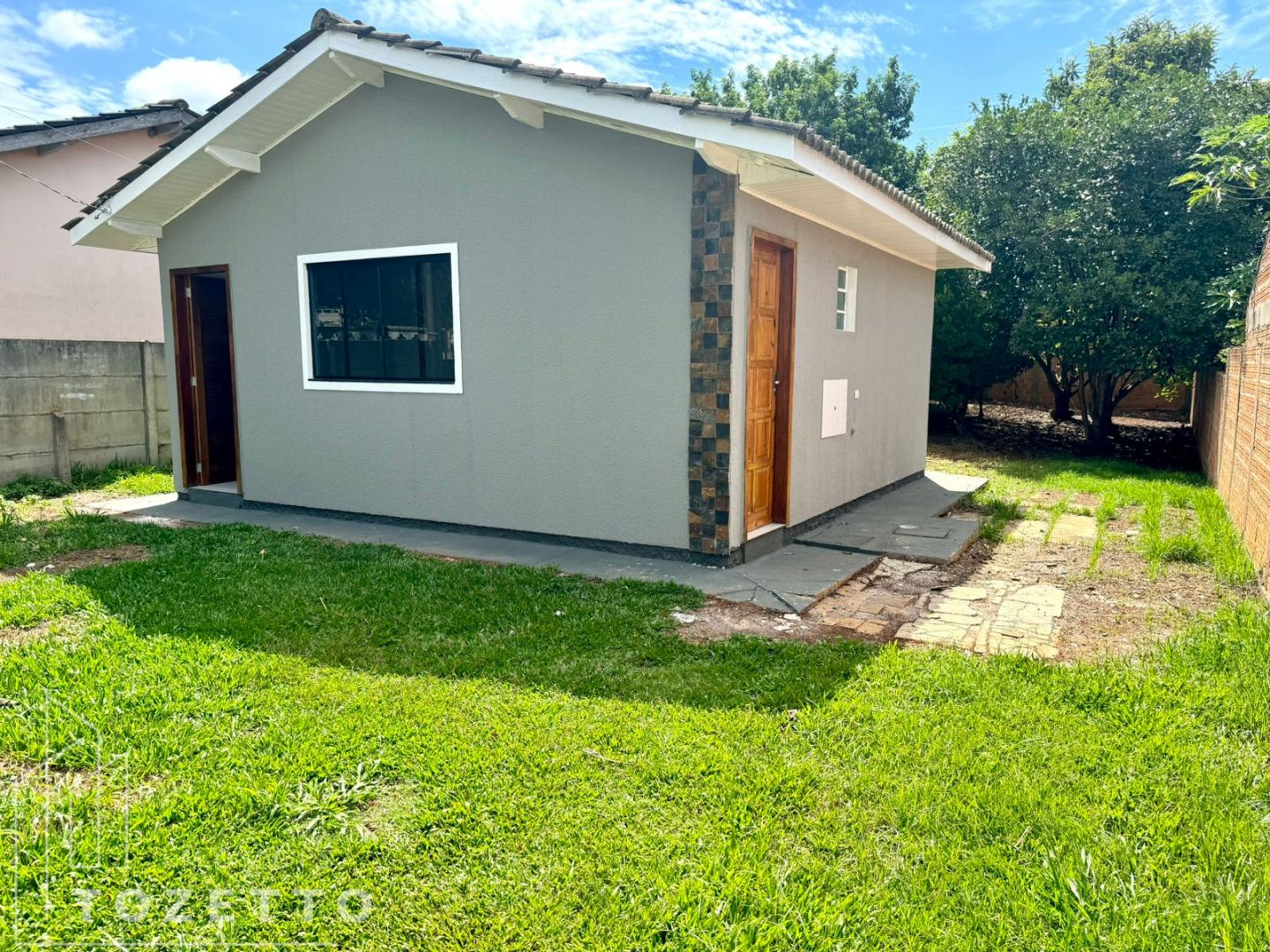 Casa Com Amplo Terreno No Jardim Itapoá