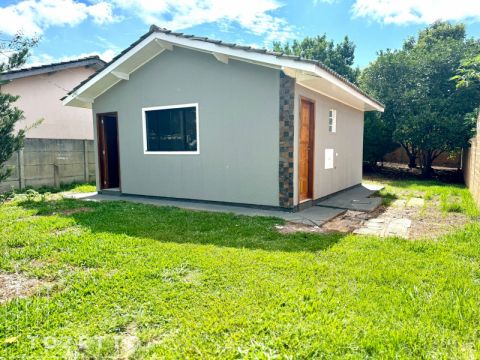 Casa Com Amplo Terreno No Jardim Itapoá