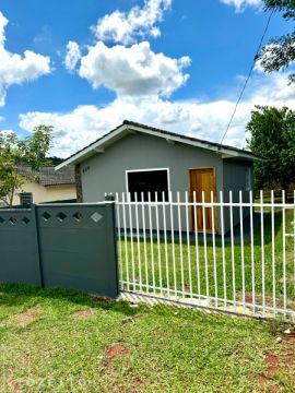 Casa Com Amplo Terreno No Jardim Itapoá