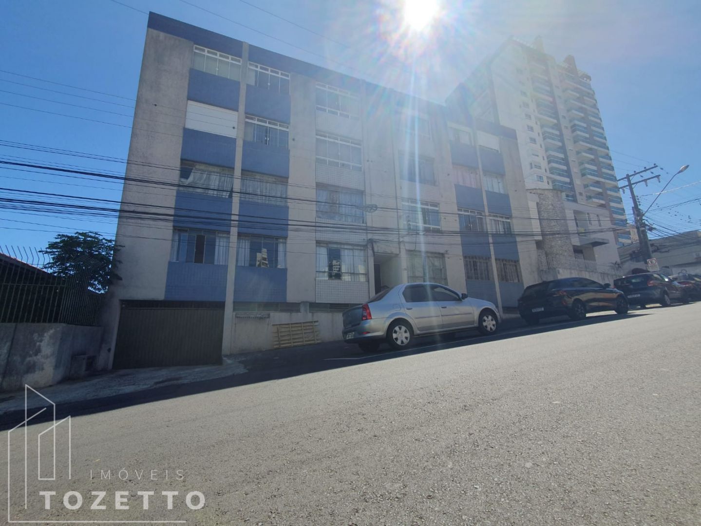 <strong>AMPLO APARTAMENTO NO EDIFÍCIO CARLA - CENTRO</strong>