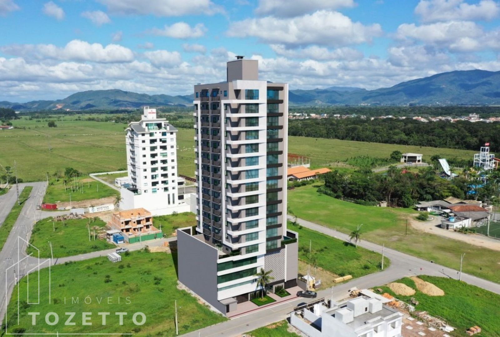 <strong>APARTAMENTOS DE ALTO PADRÃO EM PORTO BELO-SC-SUMMER BREEZE</strong>