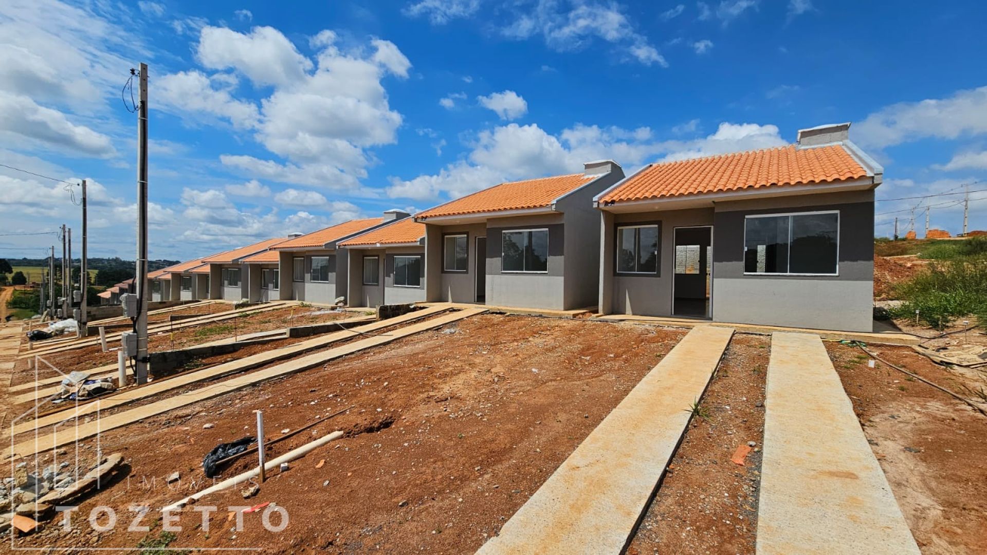 <strong>Excelentes casas em laje no Gralha Azul-Contorno</strong>